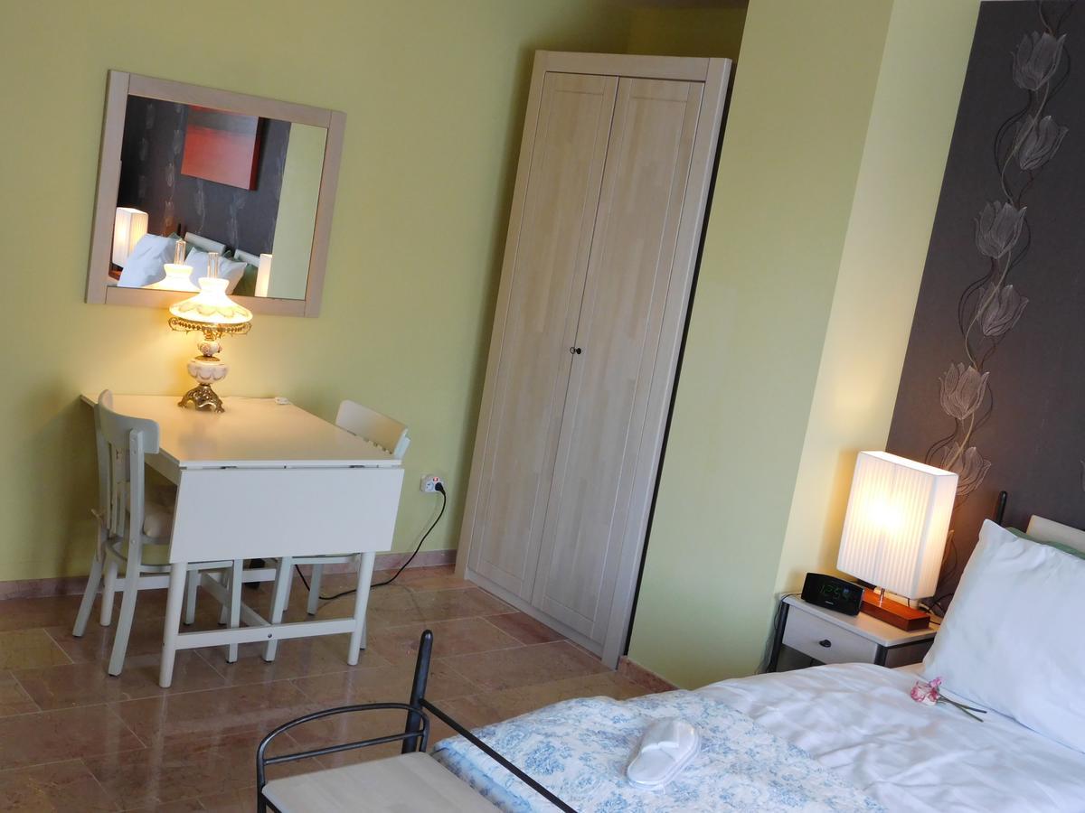Hotel Golden Dragon Дессел Экстерьер фото